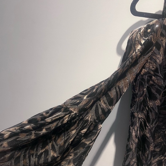 Frank Lyman Design Black and Brown Off-Shoulder Blouse - Picture 2 of 3